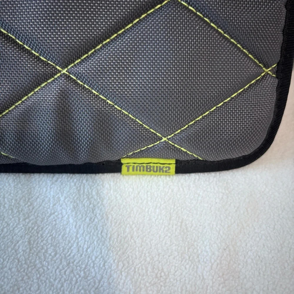 Timbuk2 Tablet Case Quilted Velocro Black Trim Gray Outer Material